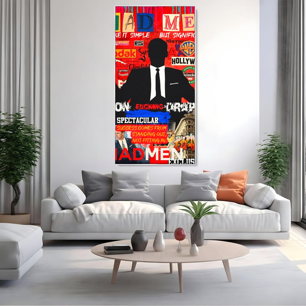 Tablou canvas cu tablou canvas cu silueta don draper, in rama de aluminiu argintiu, pe perete intr-un living